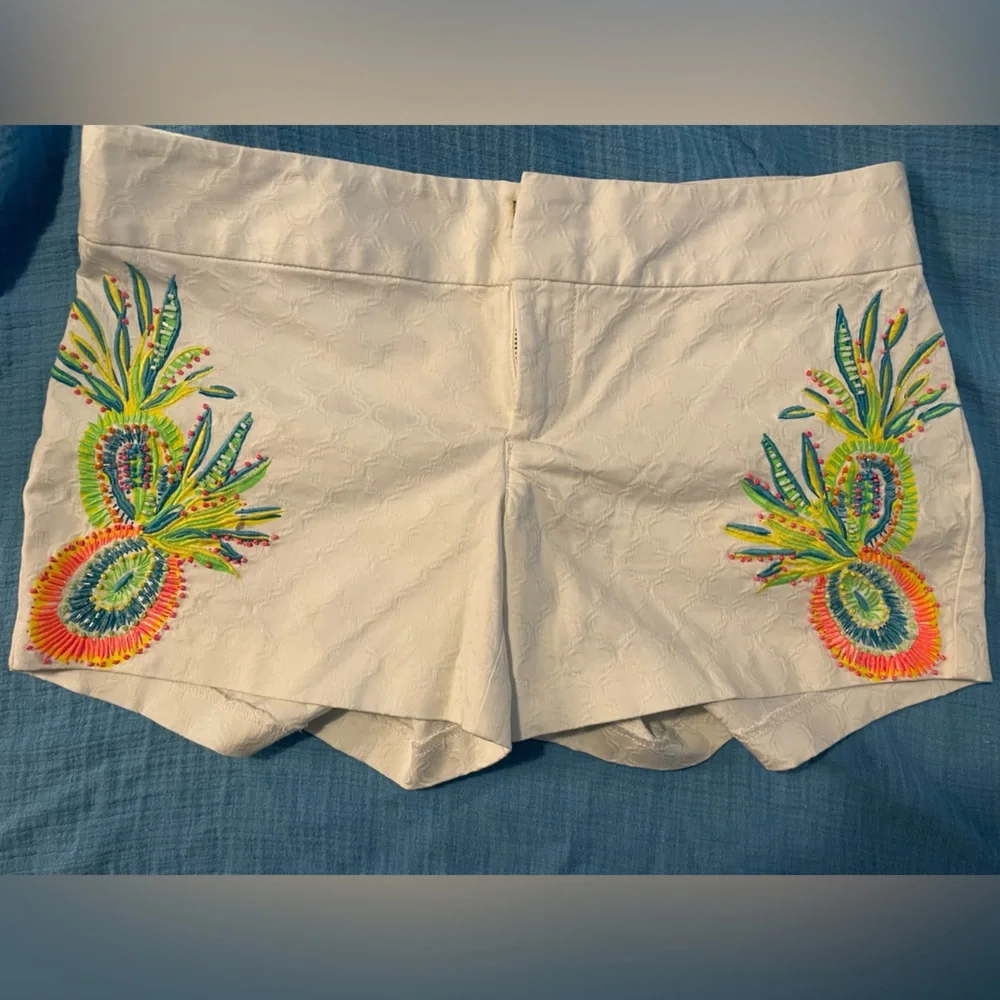 Lilly Pulitzer Ellie Resort White Shorts with Beaded Pineapple Design - Picture 2 of 7